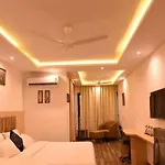 The Grand Hotel And Suites Studio M Leo